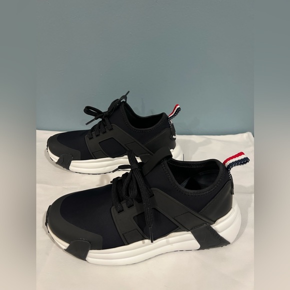 Moncler Womens Lunarove Low-Top Sneakers - Picture 6 of 16